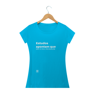Nome do produto Estudos apontam que não ta fácil pra ninguém | Camiseta baby long