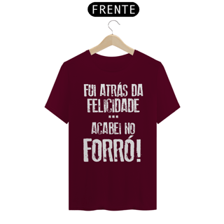 Nome do produto T-Shirt  Black Frases Fui atrás da felicidade acabei no forró