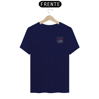 Nome do produto Camiseta Básica Café & Bateria - Cores Preta, Azul ou Cinza (Estampa Pequena)