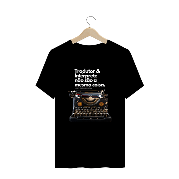 Camiseta Plus Size Tradutor e intéprete não é a mesma coisa