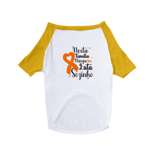 Nesta família ninguém luta sozinho -- Camiseta Pet