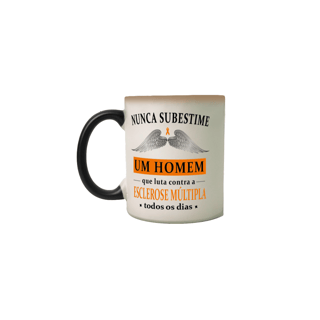 Nome do produto Nunca subestime um homem -- Caneca Mágica