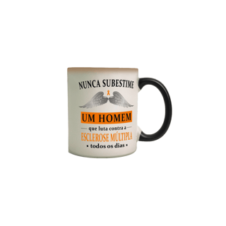 Nome do produto Nunca subestime um homem -- Caneca Mágica