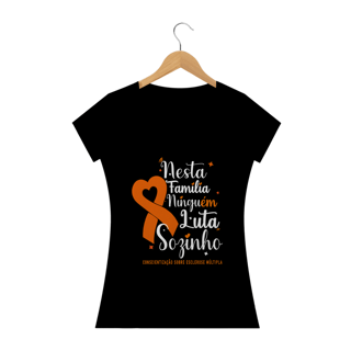 Nome do produto Nesta família ninguém lua sozinho -- Baby Look Preta