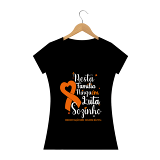 Nome do produto Nesta família ninguém lua sozinho -- Premium Baby Look Preta