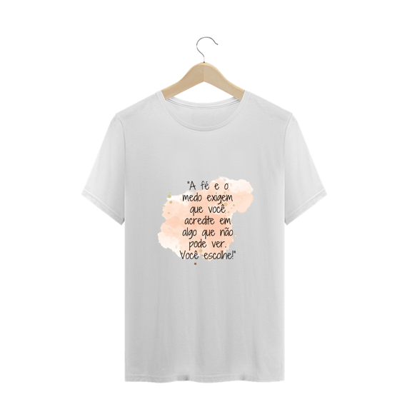 T-Shirt Plus Size  “A fé e o medo exigem que você acredite em algo que não pode ver. Você escolhe!”