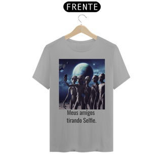 Nome do produto Camiseta - ET  Amigos tirando Sefie