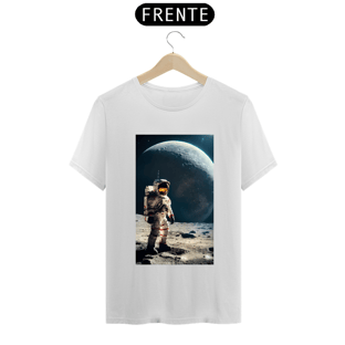 Nome do produtoCamisetaUm explorador espacial na lua , observando o colapso da civilização.
