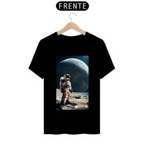 CamisetaUm explorador espacial na lua , observando o colapso da civilização.
