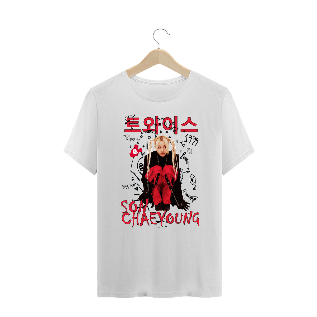 Nome do produto: Camiseta Plus Size branca \'SON CHAEYOUNG (Twice)\'