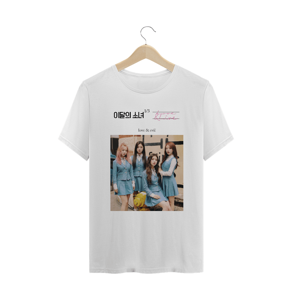 Nome do produto: Camiseta Plus Size \'LOONA 1/3 - LOVE & LIVE/EVIL\'