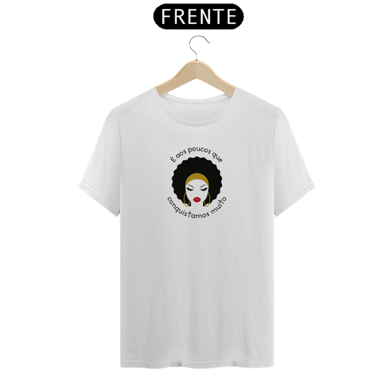 Camiseta e aos poucos