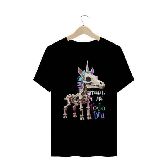 Camiseta Plus Size Unicórnio Motivacional Aproveite