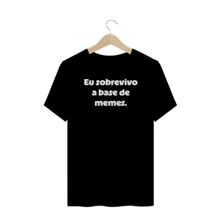 Nome do produtoCamiseta Plus Size Eu Sobrevivo a Base de Memes