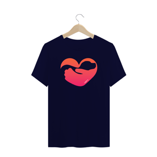 Nome do produto Camiseta Plus Size Cachorro Coração - Quem Ama Cuida