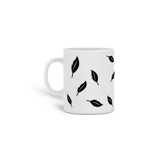 caneca com folhas ao seu redor 