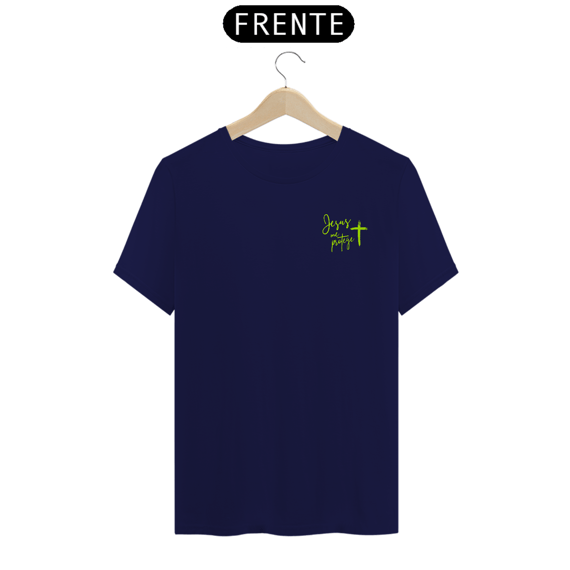 Camiseta Basic Jesus Me Protege
