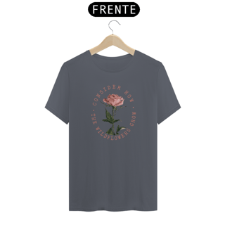 Nome do produto Camiseta Basic Consider How The Wildflowers Grow, Considerai como crescem os lírios do campo