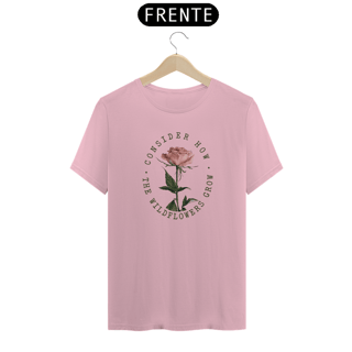 Nome do produto Camiseta Basic Consider How The Wildflowers Grow, Considerai como crescem os lírios do campo Verde