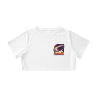 Nome do produto Camiseta Cropped Between the pages of a book is a lovely place to be (Entre as páginas de um livro há um lugar encantador para se estar)