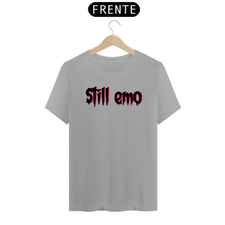 Nome do produtoCamiseta Still Emo - Tipografia em preto (unissex)