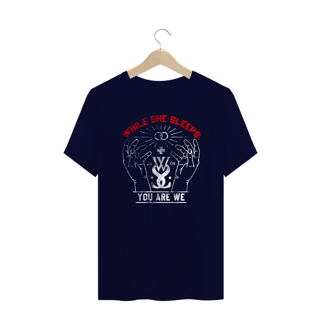 Nome do produto While She Sleeps - Plus Size
