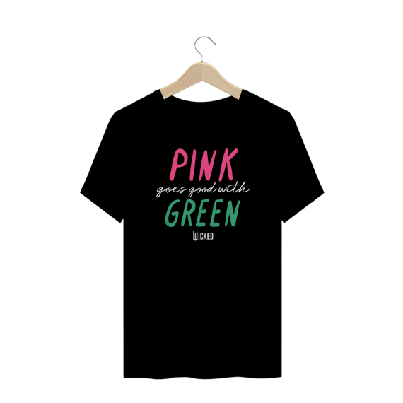 Camiseta Plus Size - Pink Goes Good With Green