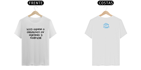 Camiseta Prime Letra Unica Mensagem O Mundo Está ao Contrário e Ninguém Reparou