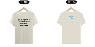 Nome do produto Camiseta Prime Letra Unica Mensagem O Mundo Está ao Contrário e Ninguém Reparou