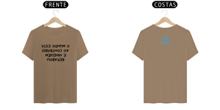 Nome do produto Camiseta Prime Letra Unica Mensagem O Mundo Está ao Contrário e Ninguém Reparou