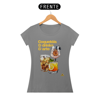Nome do produto Camiseta feminina de barman com coqueteis, drinks e arte, com estampa de lindos e deliciosos drinks.