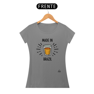 Nome do produto A combinação perfeita: camiseta 'Made in Brazil' com estampa de copo americano, um verdadeiro símbolo da cultura brasileira!