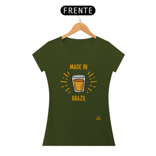 Nome do produto A combinação perfeita: camiseta 'Made in Brazil' com estampa de copo americano, um verdadeiro símbolo da cultura brasileira!