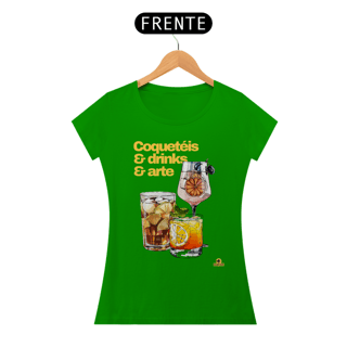 Nome do produto Camiseta feminina de barman com coqueteis, drinks e arte, com estampa de lindos e deliciosos drinks.