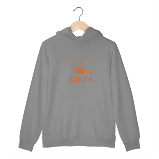 Nome do produto Here Comes the Surya - Moletom Prime de Bolso