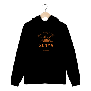 Nome do produto Here Comes the Surya - Moletom Prime de Bolso
