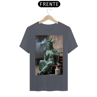 Nome do produto Estátua da Liberdade fazendo uma pausa para fumar um cigarro