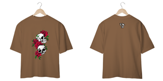Nome do produto Camiseta Oversized: Caveiras Com Rosas Vermelhas