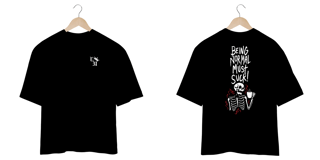 Camiseta Oversized: Being Normal Must Suck!