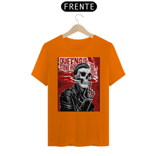 Nome do produto Camiseta Queens Of The Stone Age Show em Sacramento de 2018 - ANTES DE COMPRAR VEJA TABELA DE MEDIDAS ABAIXO DO BOTÃO COMPRAR, POIS TROCA POR ERRO DE TAMANHO É DE RESPONSABILIDADE SUA E GERA CUSTO PRA VOCÊ