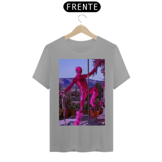 Nome do produto Camiseta Homem Aranha Rosa - Pose