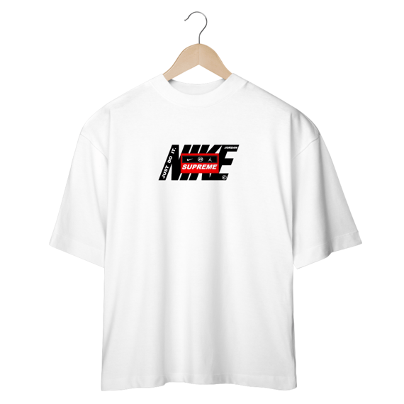  Camisa Oversized Com Nike e Supreme 