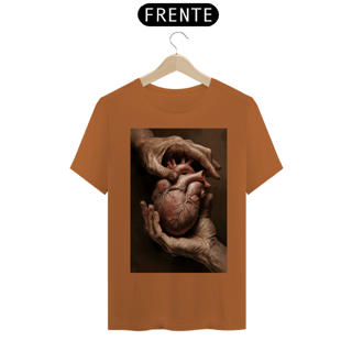 Nome do produto CAMISA PREMIUM CORAÇÃO EM SUAS MÃOS