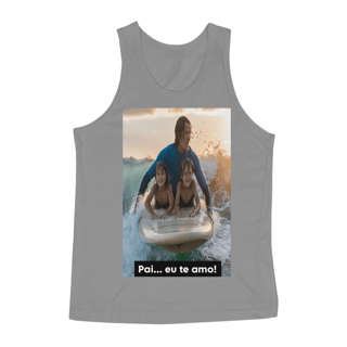 Nome do produto Regata Masculina Quality com estampa de pai surfista com dois filhos e frase: pai... eu te amo!