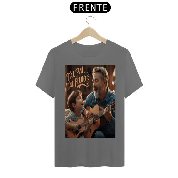 T-Shirt Estonada com estampa  tal pai tal filho tocando violão