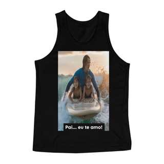 Nome do produto Regata Masculina Quality com estampa de pai surfista com dois filhos e frase: pai... eu te amo!