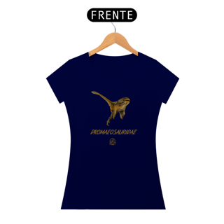 Nome do produto Camiseta Feminina Dromaeosauridae em Cor | Ilustração por Leandro Sanches