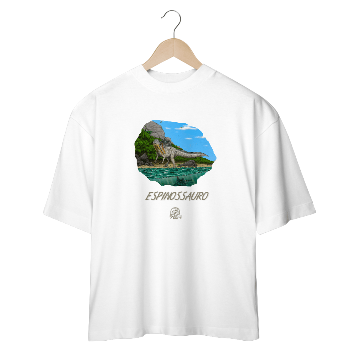 Nome do produto: Camiseta Oversized Espinossauro em Cor | Ilustração por Leandro Sanches 