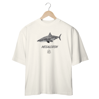 Nome do produto Camiseta Oversized Megalodon em Cor | Ilustração por Leandro Sanches