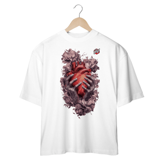 Nome do produto Coração em Mãos - Camiseta Plus Size